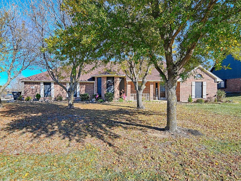1st image of 320 Country View Ln