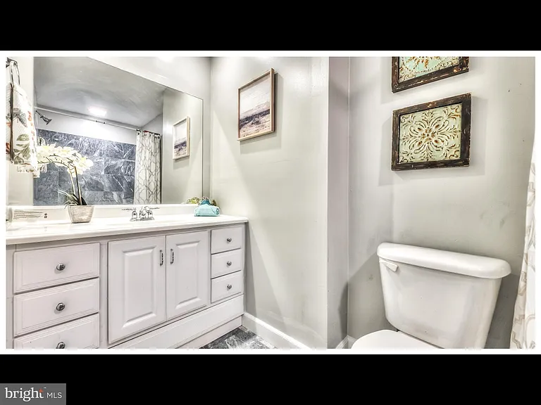 1209 S Ellwood Ave — Photo 21