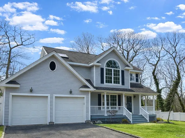24 North Drive, Centerport, NY 11721