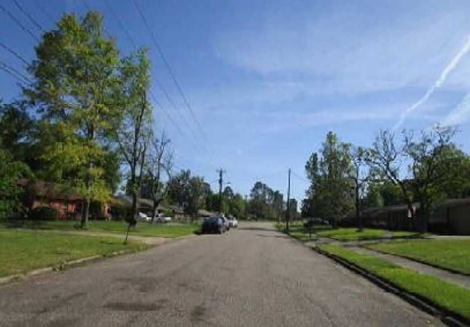 Exterior Neighborhood (street photo)