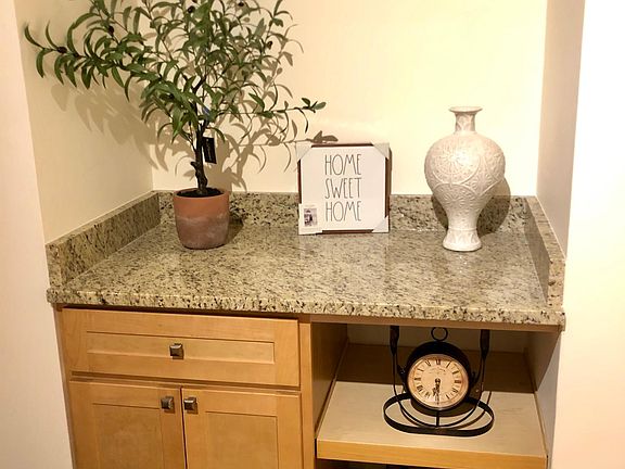 5th image of 2651 N Wilton Ave APT 1R