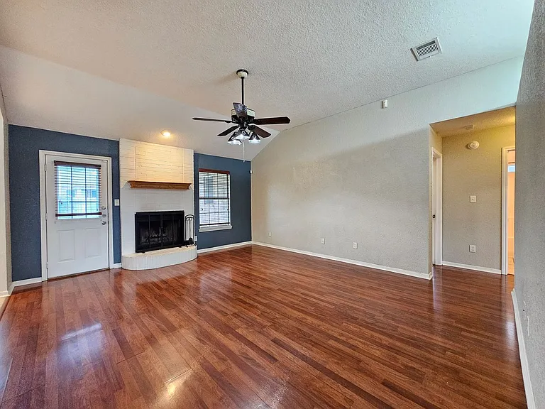 4107 Barrington Trl — Photo 7