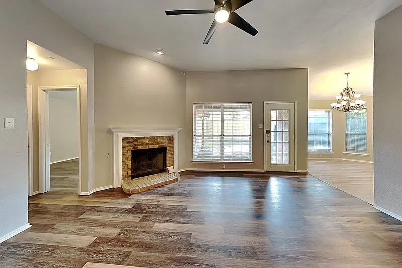 3 bed, 2.0 bath, 1519 sqft, $2,199 — Photo 2