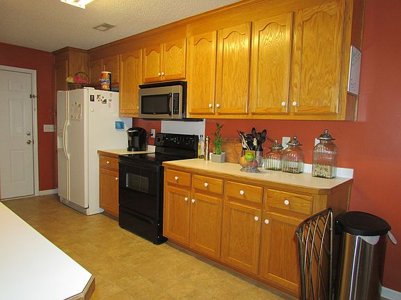 5th image of 725 Summey Farm Dr