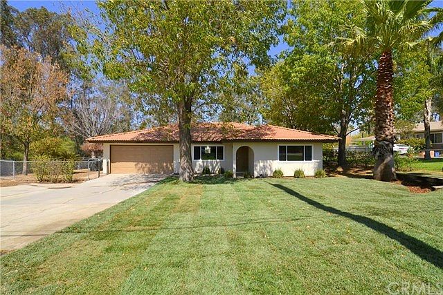 1st image of 21970 Vivienda Ave
