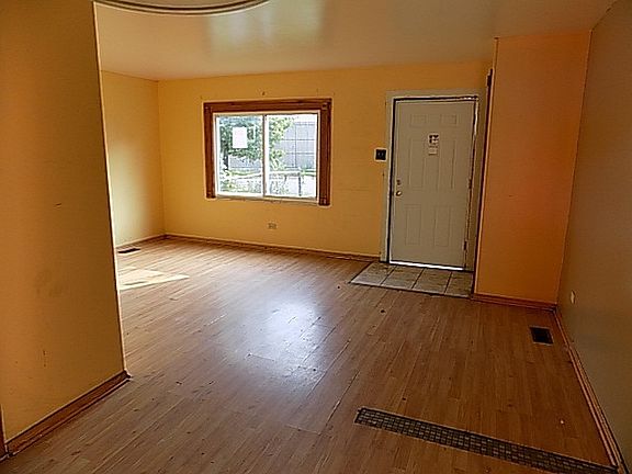 4th image of 7118 S Langley Ave