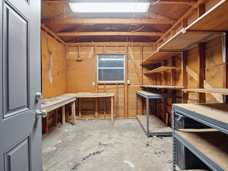 1305 W 1st St — Photo 37