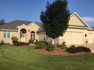 1330 W Mason Ridge Ct, Appleton, WI 54914