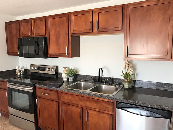 2nd image of 2203 Luana Dr E