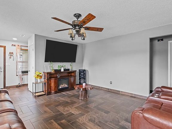 3rd image of 805 Sunvista Dr