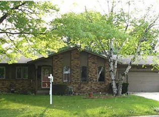 861 Sussex Dr, Janesville, WI 53546