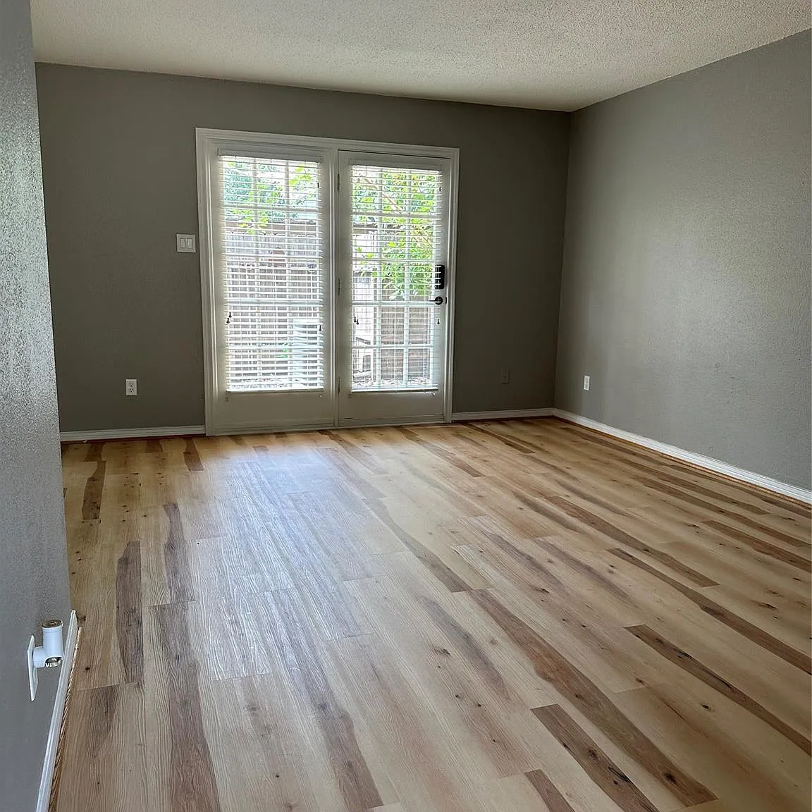 2 bed, 2.5 bath, 1300 sqft, $1,900 — Photo 2
