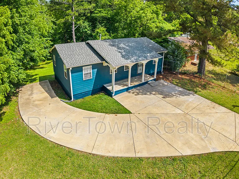 1204 Margaret Rd — Photo 3
