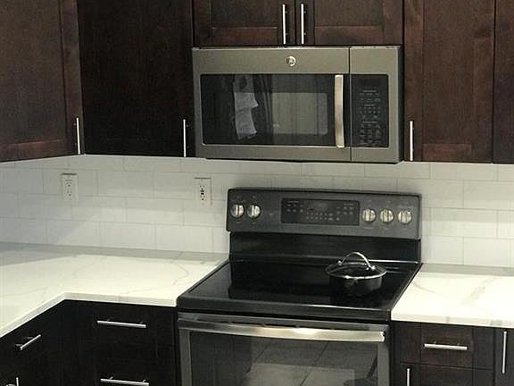 3rd image of 853 Grand Rapids Blvd