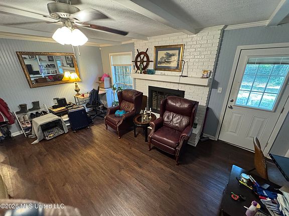 5th image of 1309 Canterbury Ln