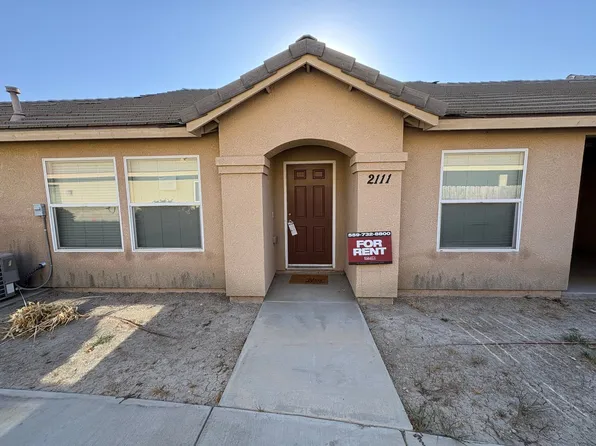 2111 Bella Oaks Dr, Tulare, CA 93274