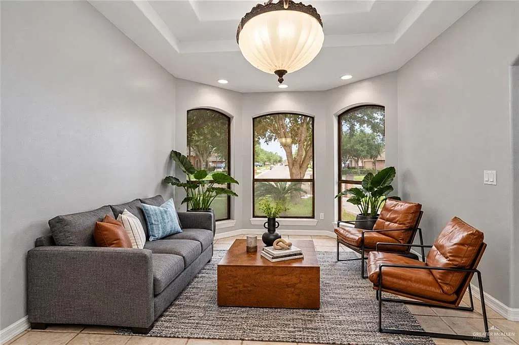 4 bed, 3.0 bath, 2700 sqft, $2,450 — Photo 4