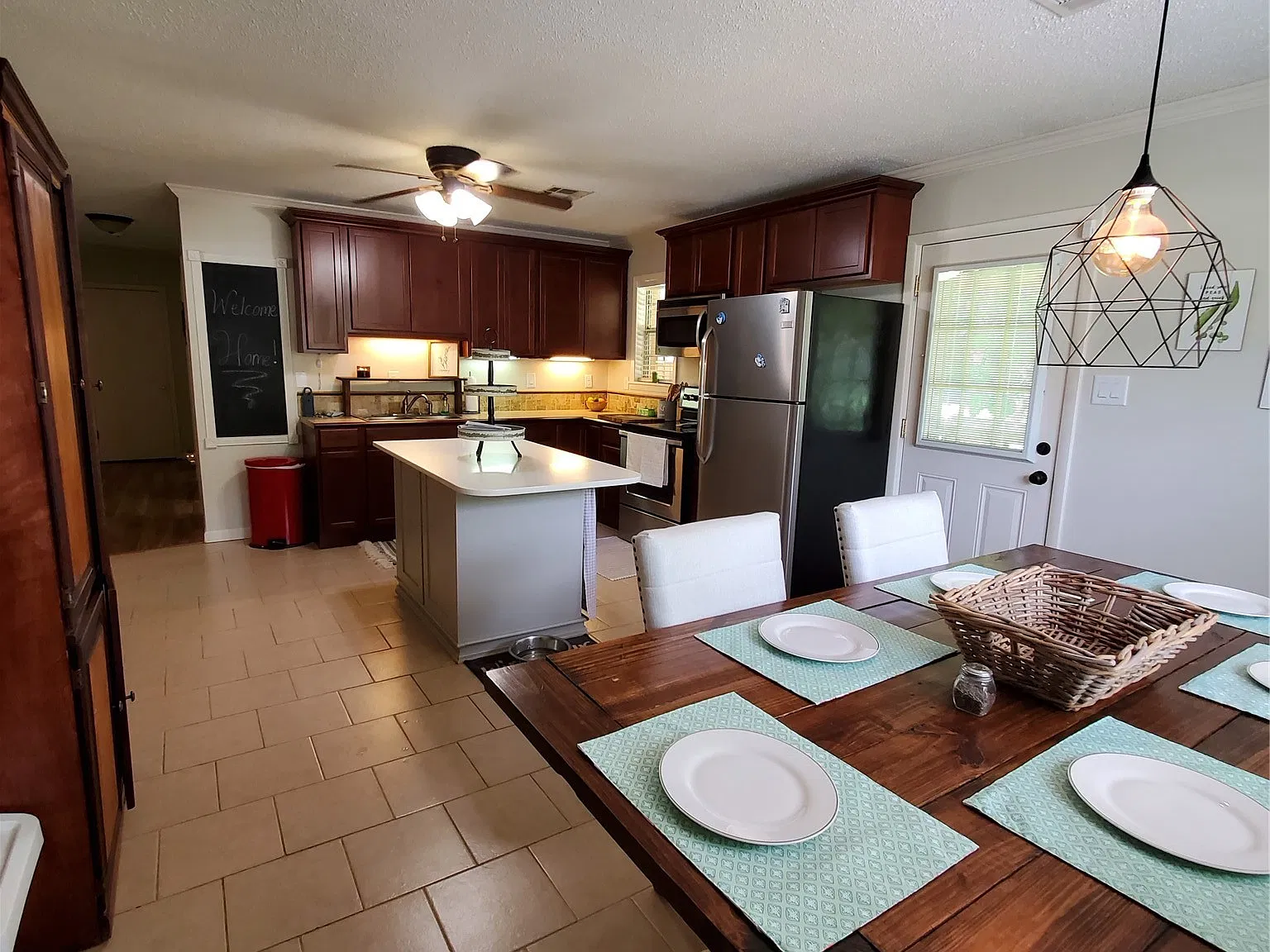 3 bed, 2.0 bath, 1232 sqft, $1,400 — Photo 4