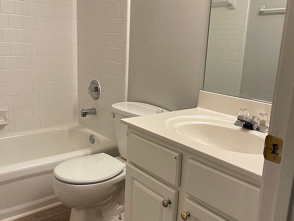 4th image of 902 Floralbank Point