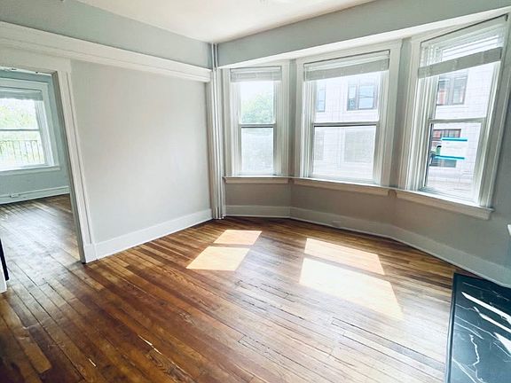 5th image of 35 E 8th St