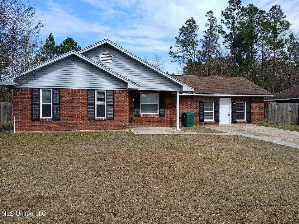 1st image of 21 Royal Pine Dr