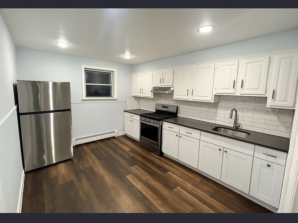 1st image of 60 W 49th St #1