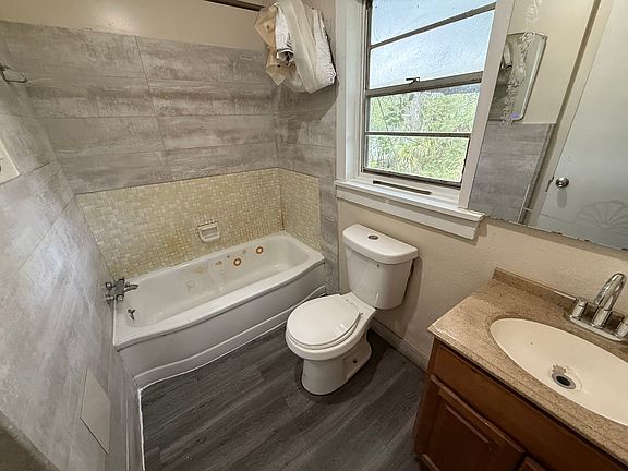 3rd image of 1515 W 6th St #B