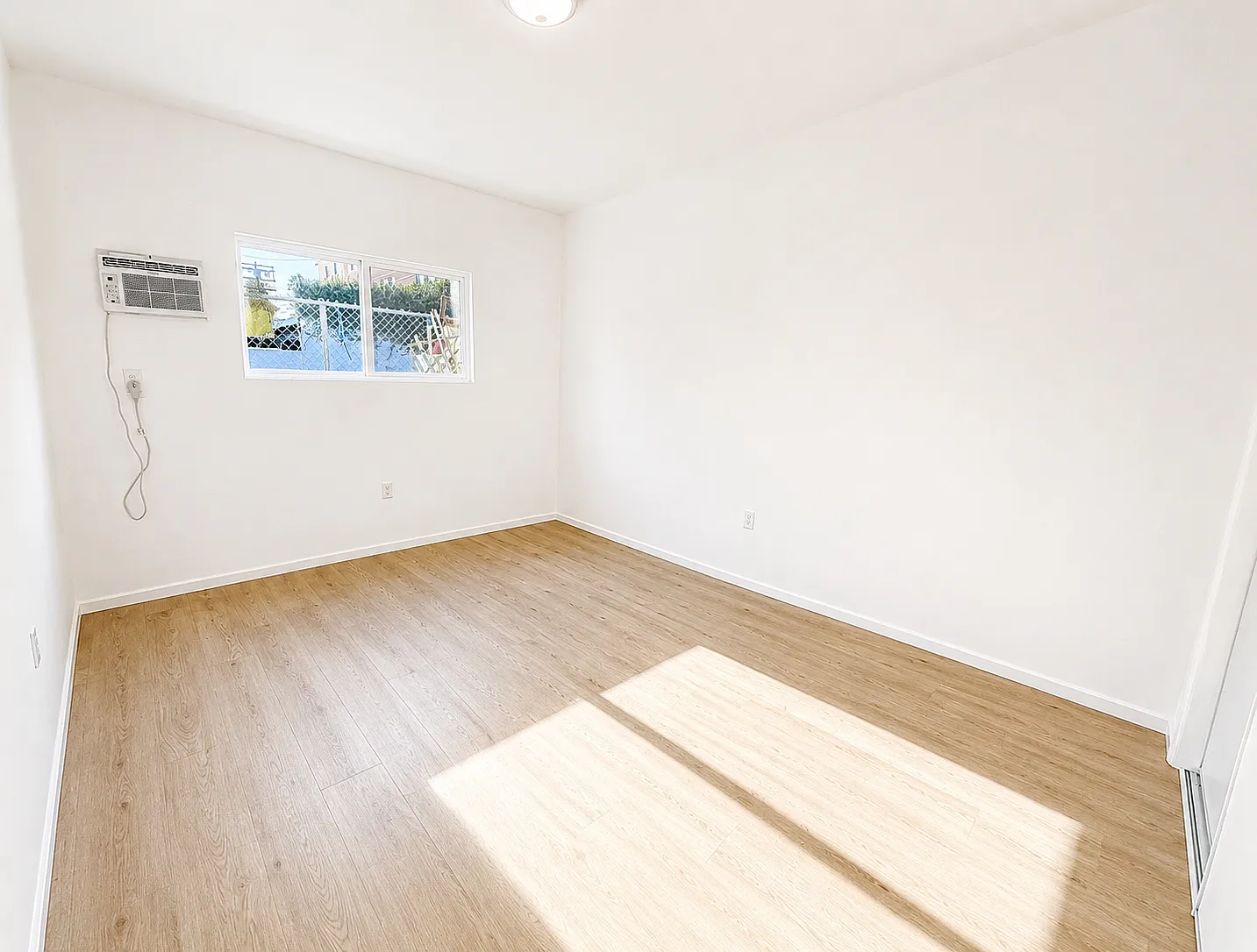 1274 N Wilton Place — Photo 4