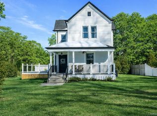 235 Cemetery Rd, East Marion, NY 11939