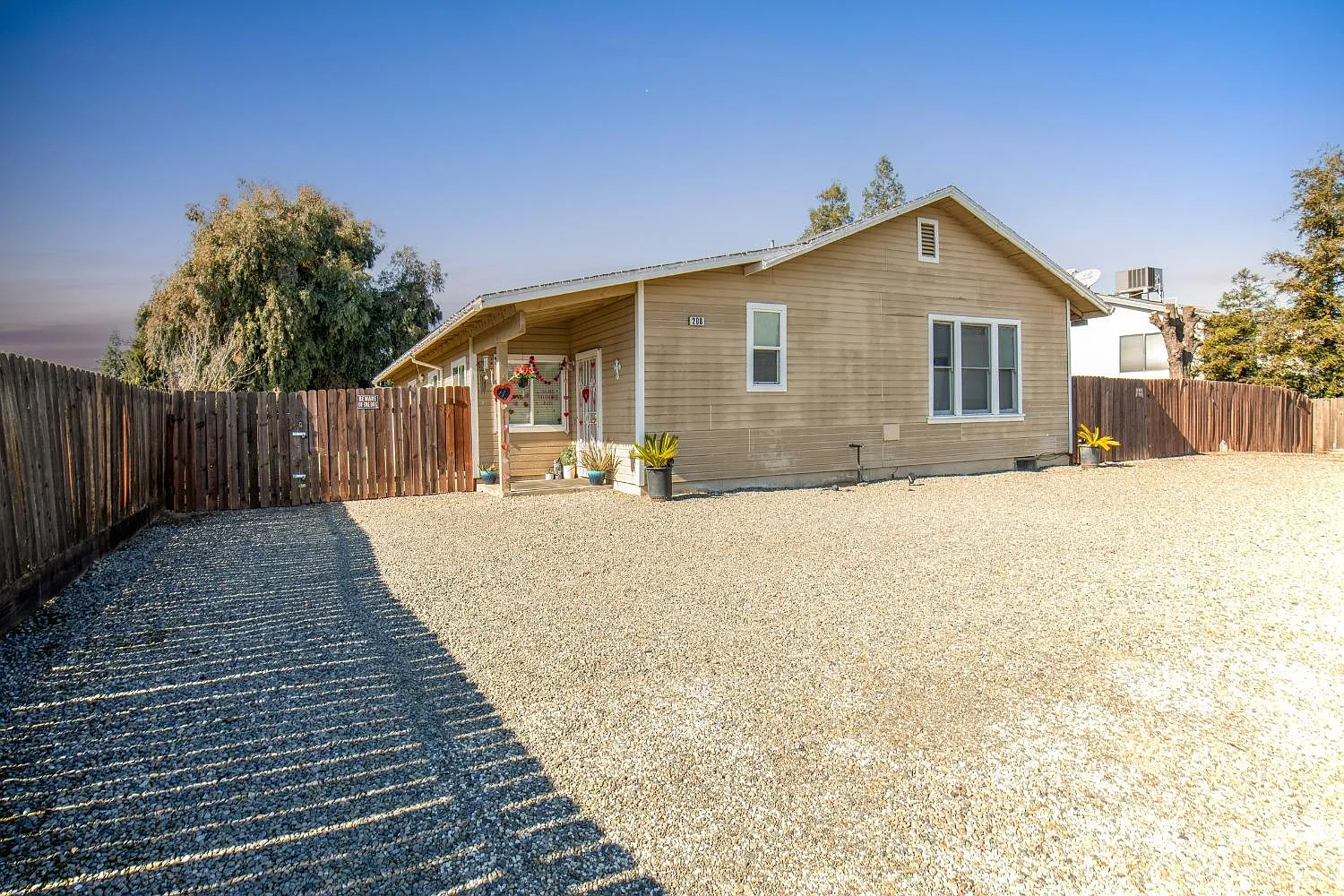 208 N Villa Ave photo 1