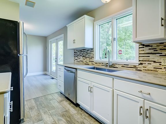 New Kitchen With Quartz Counter Tops