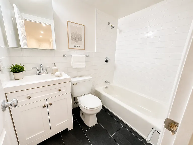 871 Beacon St #1B — Photo 4
