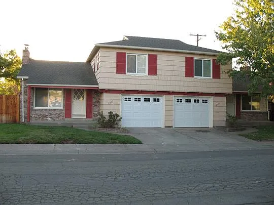 2548 Kent Dr — Photo 1