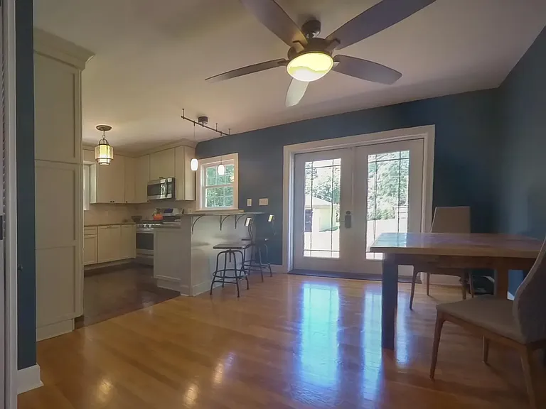 147 Jesselin Dr — Photo 2