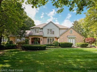 11159 Hillcrest Dr, Plymouth, MI 48170