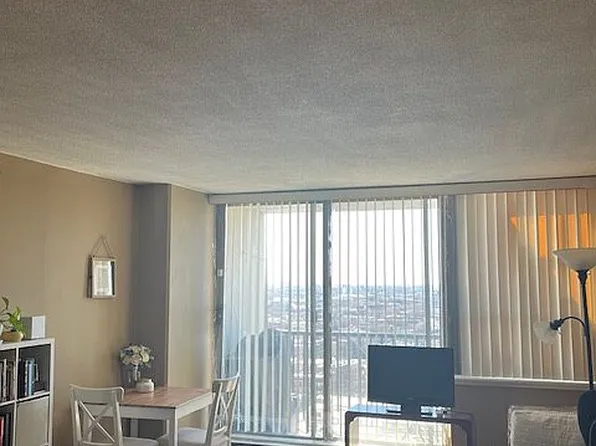 2740 N Pine Grove Ave APT 20B, Chicago, IL 60614
