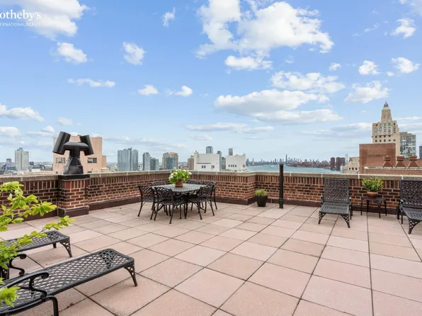 20 Sutton Place South image 13 of 17