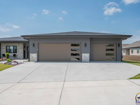 2635 SW Sherwood Park Dr, Topeka, KS 66614