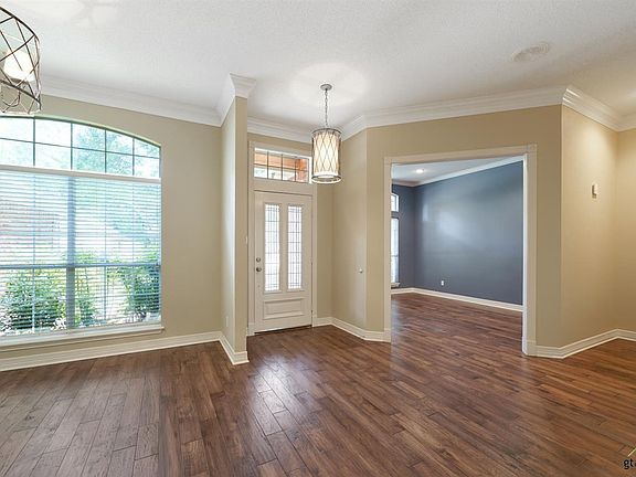 4th image of 3307 Oak Knoll Dr