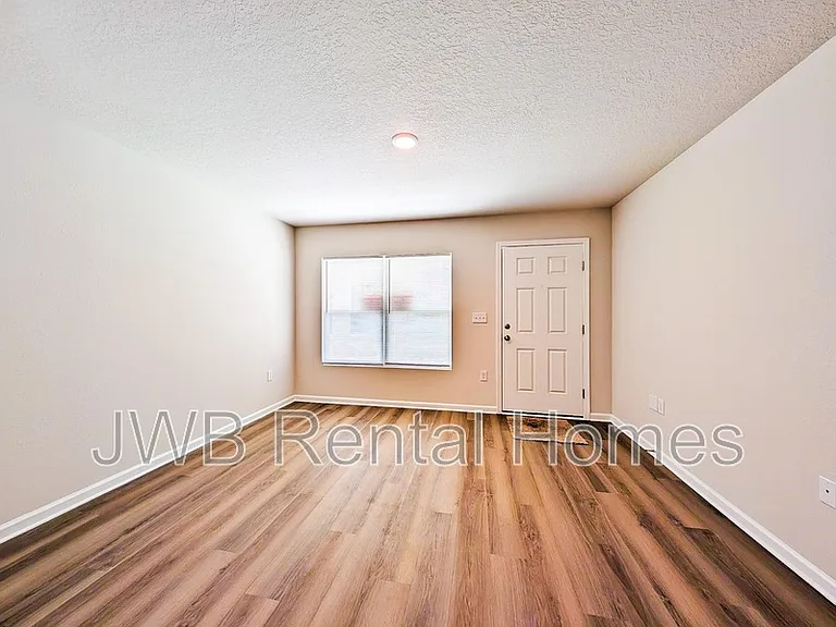 1503 W 6th St — Photo 5