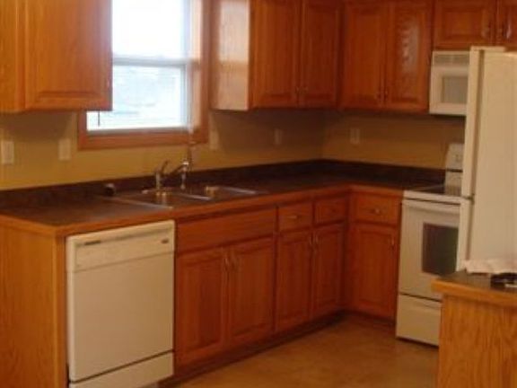 3rd image of 649 SW Tisha Ln