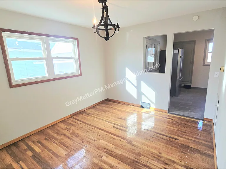 738 E 35th St — Photo 11