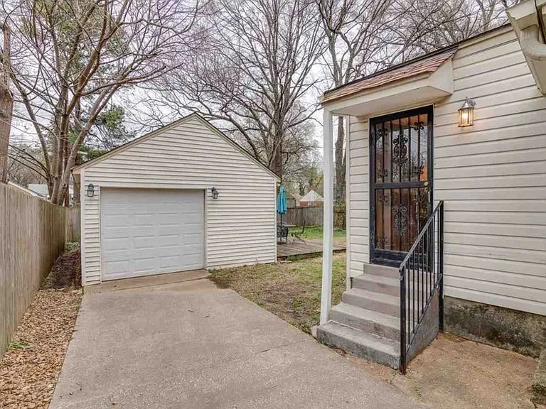 3878 Lytle Cir — Photo 13
