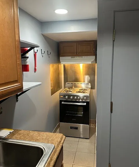 2136 Barnum Ave — Photo 3