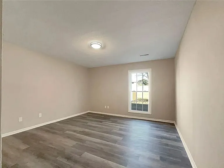 2809 Lamroc Rd — Photo 3