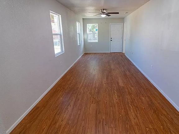 4th image of 205 S 10th St
