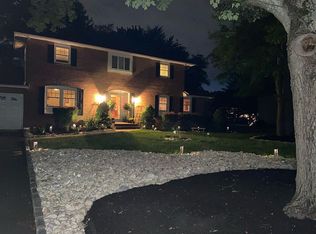 31 Mulberry Ln, Edison, NJ 08820