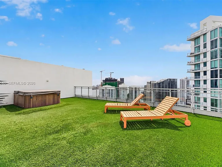 90 SW 3rd St #Penthouse 12 — Photo 10