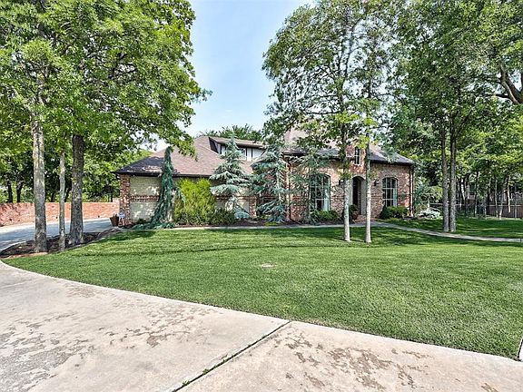 2nd image of 2101 Woodland Creek Ct