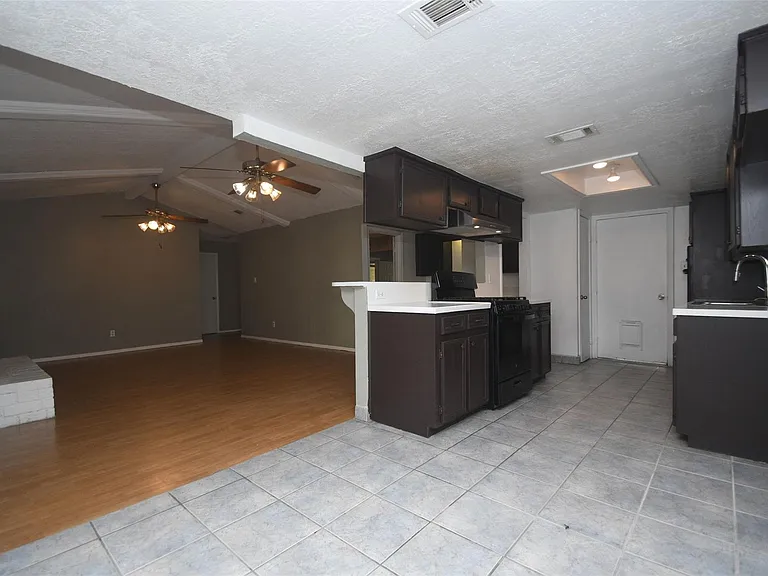 510 Chambly Dr — Photo 34